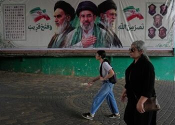 Schiff in Straße von Hormus getroffen – Zukunft der US-Iran-Gespräche unklar