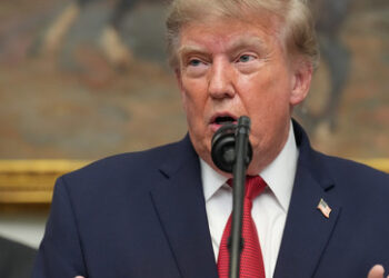 Teheran gibt sich unbeeindruckt: Trump verkündet Wirtschaftskrieg gegen Iran