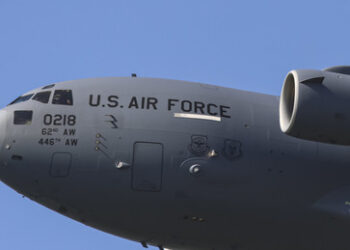 US-Militärflugzeug landet in Moskau: Was steckt hinter dem stillen Besuch?