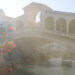 Venedig: Delfin vor der Rialto-Brücke gesichtet