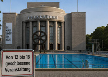 Wegen Drohungen: Volksbühne sagt exklusives Schwimmen für Schwarze ab