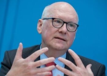 Westdeutscher Historiker rügt Ostdeutsche: "Dann bleibt unzufrieden, aber nicht auf unsere Kosten!"