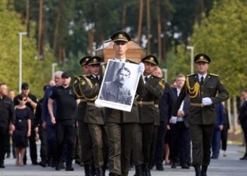 Bundesregierung hat kein Problem, wenn die Ukraine Terroristen ehrt