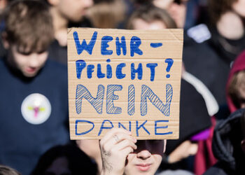 Gegen die Wehrpflicht: Schüler wollen wieder streiken – Behörden und Militär schikanieren sie
