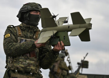 Russische Entwickler präsentieren Fangnetz für feindliche FPV-Drohnen (VIDEO)