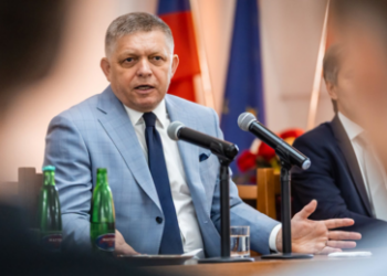 Slowakischer Premier Fico: Hoffentlich kein Krieg gegen Russland zur Ablenkung vom AfD-Sieg