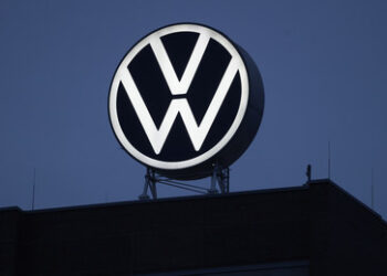 "Als Bettvorleger gelandet" – Alternative Gewerkschaft krisitiert IG Metall wegen VW-Sparplänen