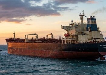 Alte Tanker überteuert: Auf dem Seeverkehrsmarkt tritt einzigartige Anomalie auf
