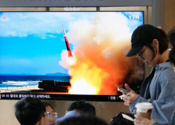 DVRK feuert Mittelstreckenraketen ins Japanische Meer ab