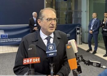 Dobrindt will den Wohlfahrtsverbänden Mittel bei der Asylberatung streichen