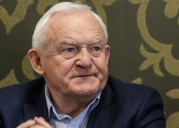 Ehemaliger polnischer Premier: "Alle wissen", dass Kiew westliche Hilfe unterschlägt