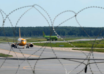Nach Zaundurchbruch am Leipziger Flughafen: Verdächtige stellen sich