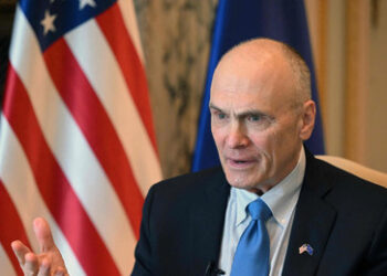 US-Botschafter warnt vor Europas Niedergang und fordert härteren Kurs gegen China